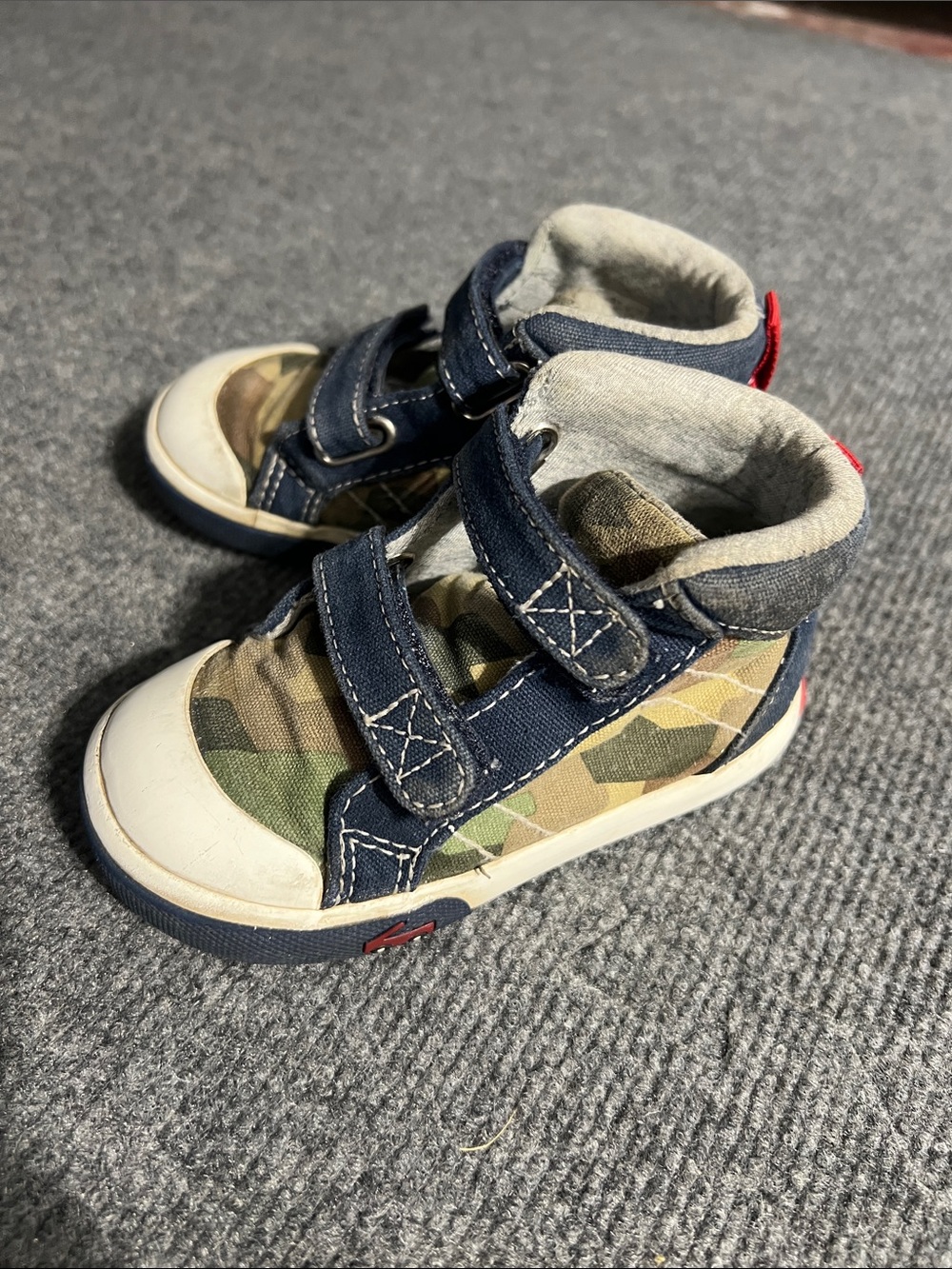 See Kai Run Camo Hightop Sneakers - Size 7
